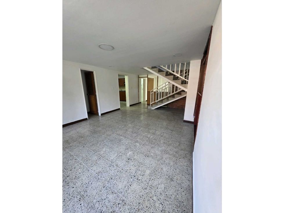 Casa en arriendo Antioquia Medellín La Castellana 109 m2 Habitaciones 2 Baños 3 Garajes 1 Precio $4500000