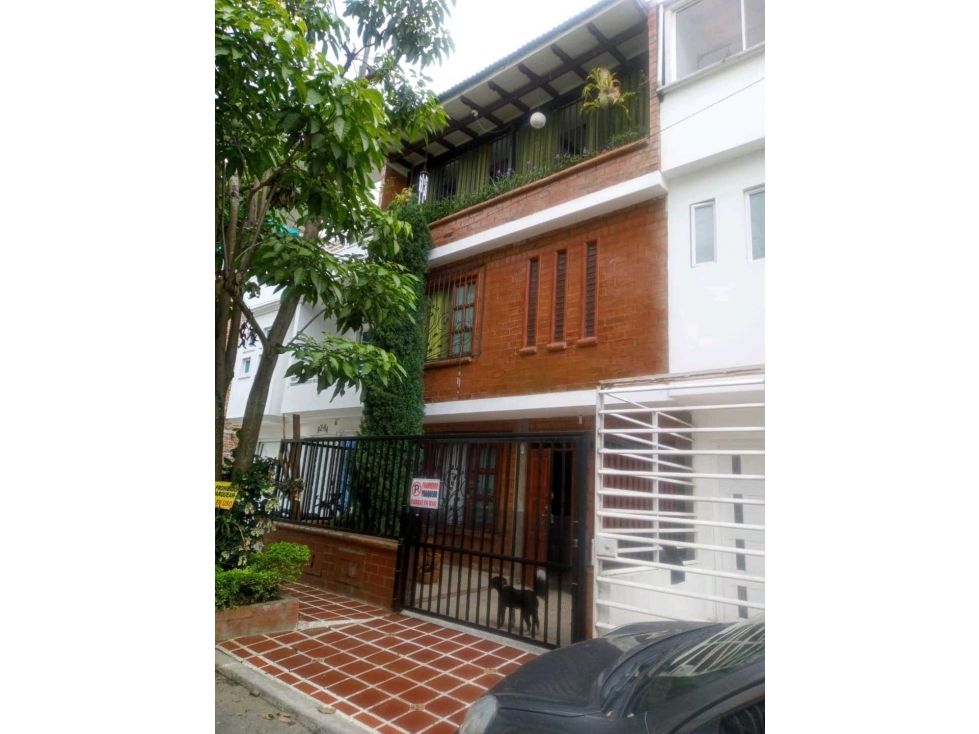 Casa en venta Valle Del Cauca Cali Alferez Real 226 m2 Habitaciones 4 Baños 6 Garajes 1 Precio $450000000