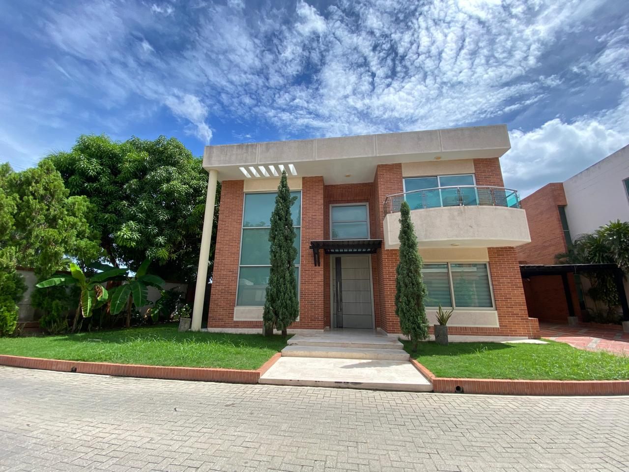 Casa en venta Atlántico Barranquilla Cr Villa Campestre 390 m2 Habitaciones 4 Baños 5 Garajes 6 Precio $1900000000