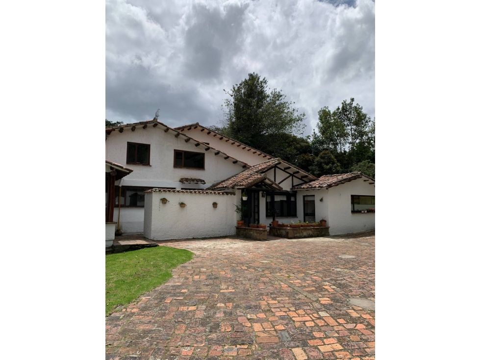 Casa en arriendo o venta Cundinamarca Bogotá San José De Bavaria 168 m2 Habitaciones 4 Baños 4 Garajes 2 Precio venta $1500000000 Precio arriendo $5500000
