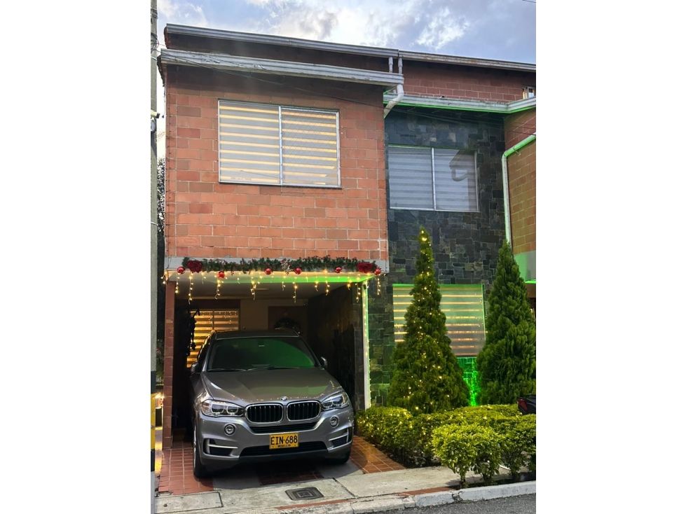 Casa en venta Antioquia La Estrella Ancón San Martín 200 m2 Habitaciones 4 Baños 4 Garajes 1 Precio $990000000