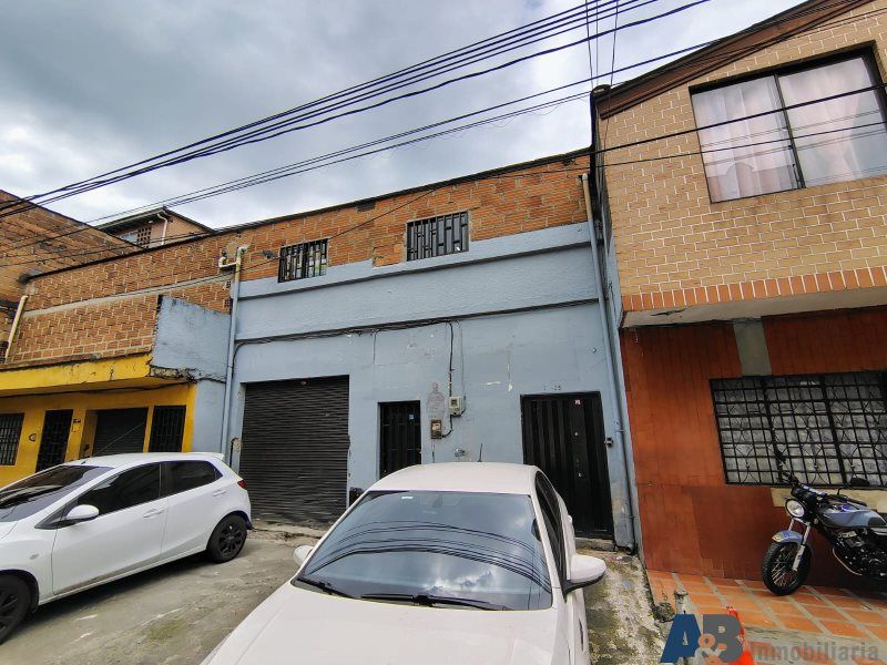 Bodega en arriendo Antioquia Medellín Cristo Rey 200 m2 Habitaciones 0 Baños 2 Garajes 0 Precio $8000000