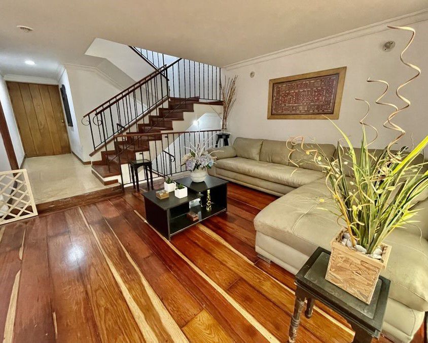 Casa en venta Antioquia Medellín El Diamante No 2 208 m2 Habitaciones 3 Baños 2 Garajes 2 Precio $1180000000