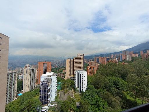 Apartamento en arriendo Antioquia Medellín Los Balsos No1 94 m2 Habitaciones 2 Baños 3 Garajes 1 Precio $6800000