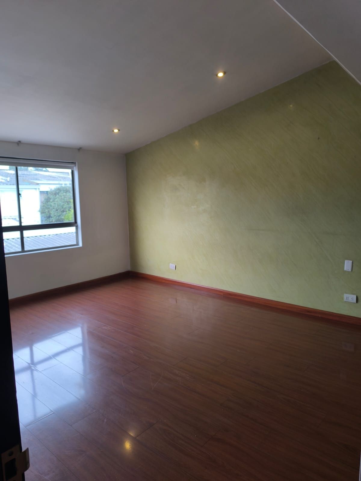 Casa en arriendo o venta Cundinamarca Bogotá Modelia Occidental 200 m2 Habitaciones 3 Baños 2 Garajes 3 Precio venta $930000000 Precio arriendo $6000000