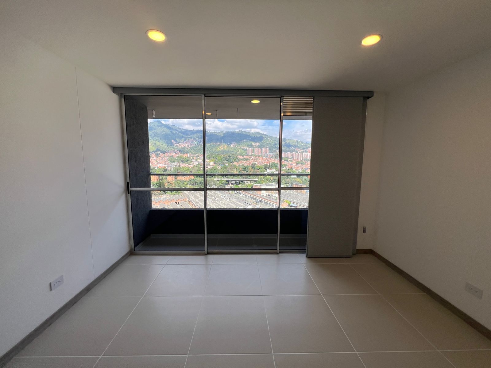 Apartamento en arriendo Antioquia Itagüí Zona Industrial 1 80 m2 Habitaciones 3 Baños 2 Garajes 1 Precio $2800000