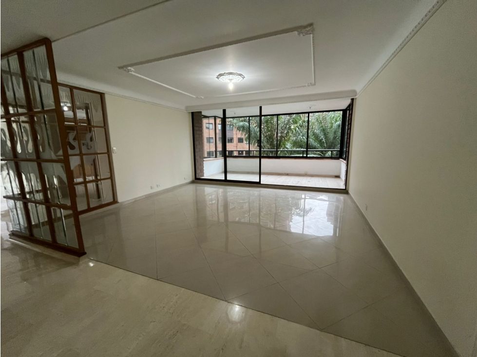Apartamento en arriendo Antioquia Medellín La Florida 260 m2 Habitaciones 5 Baños 5 Garajes 3 Precio $8500000