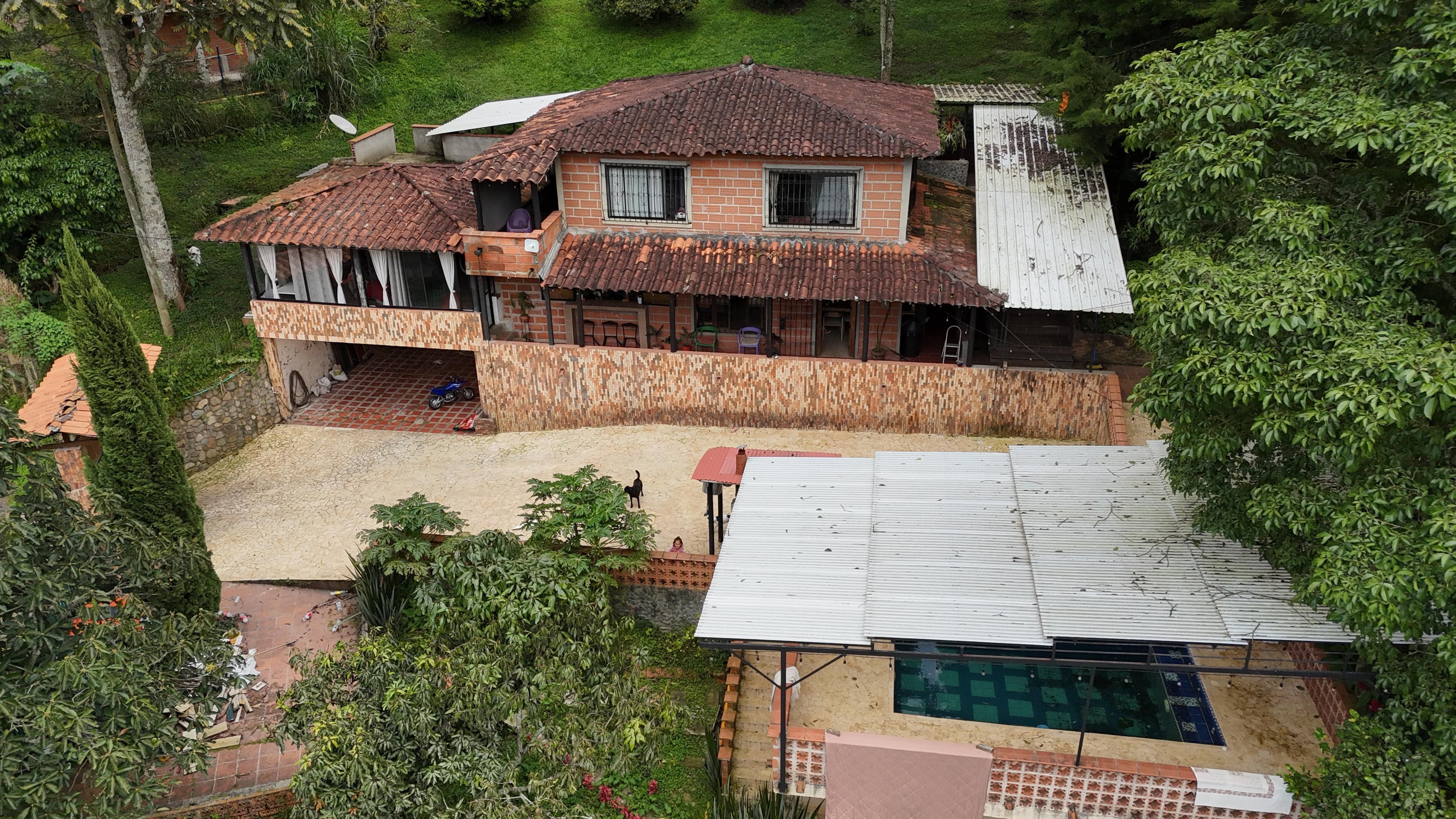 Casa Campestre en venta Antioquia Medellín Calle Nueva 2000 m2 Habitaciones 3 Baños 5 Garajes 2 Precio $950000000