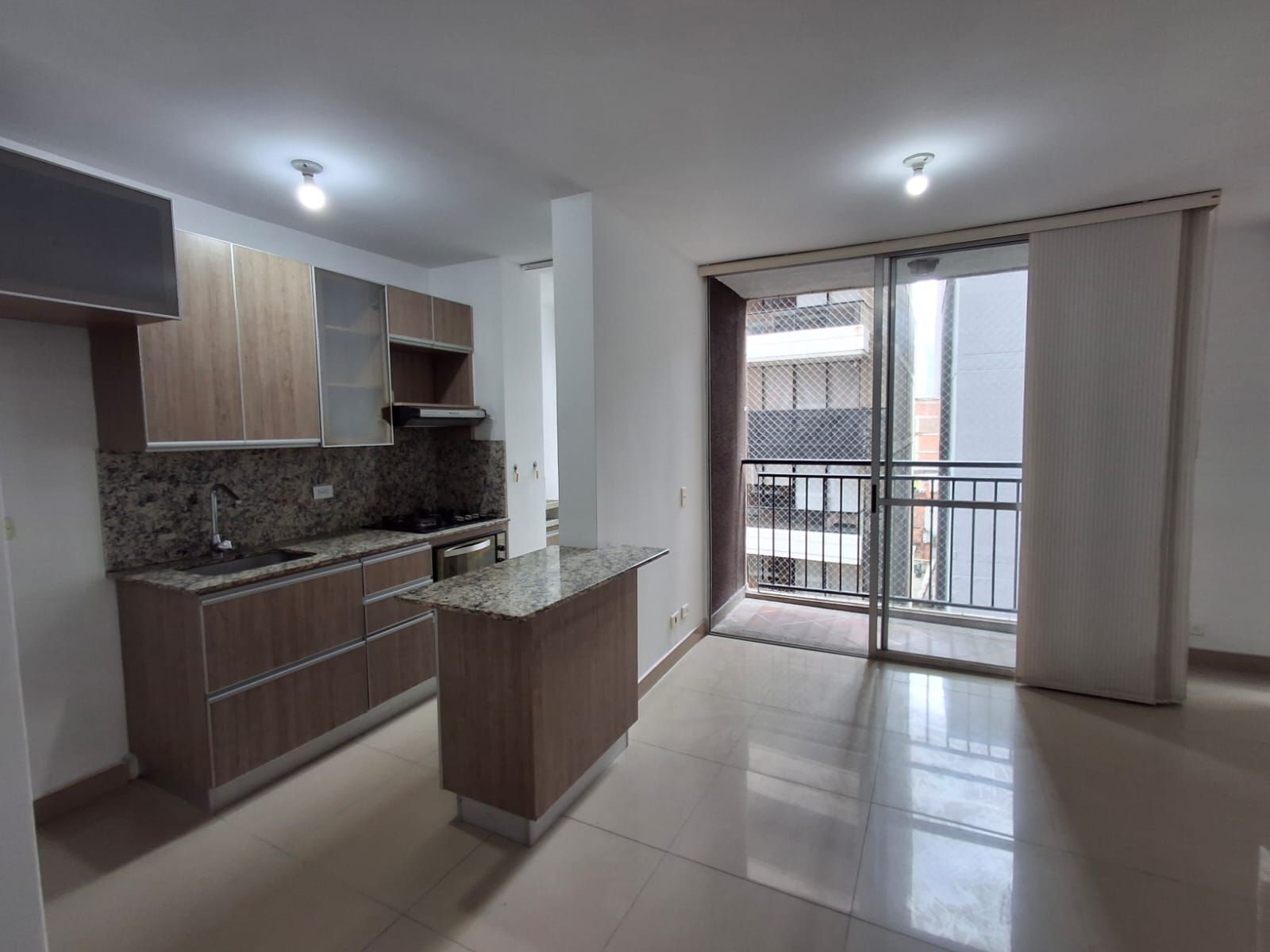 Apartamento en arriendo Antioquia Sabaneta Calle Larga 55 m2 Habitaciones 2 Baños 2 Garajes 1 Precio $2500000