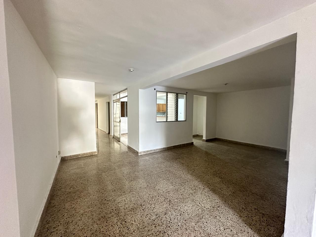 Casa en arriendo Antioquia Medellín Santa Teresita 200 m2 Habitaciones 4 Baños 2 Garajes 1 Precio $3200000