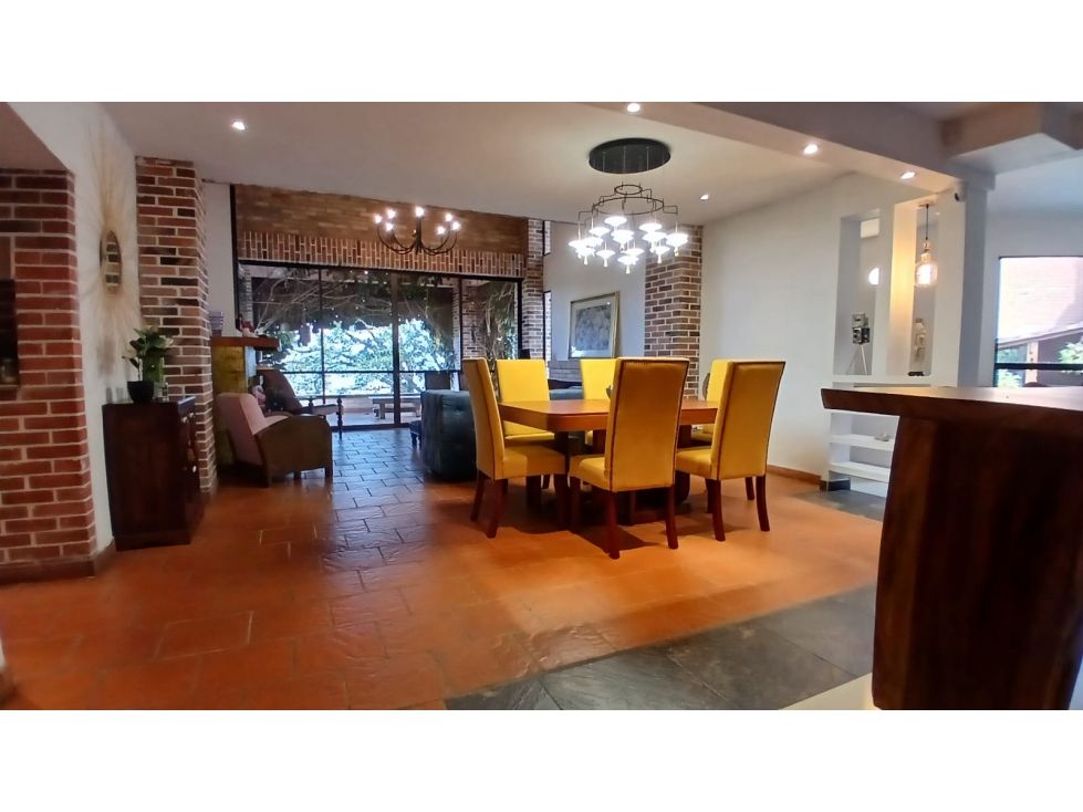 Casa en arriendo o venta Antioquia Medellín San Jose 114 m2 Habitaciones 6 Baños 7 Garajes 4 Precio venta $3800000000 Precio arriendo $18924000