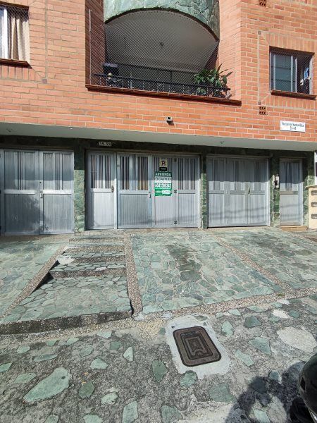 Casa en arriendo Antioquia Medellín Santa Teresita 200 m2 Habitaciones 4 Baños 2 Garajes 1 Precio $3200000