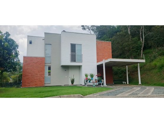 Casa en venta Valle Del Cauca Jamundí Sachamate 187 m2 Habitaciones 3 Baños 4 Garajes 6 Precio $750000000