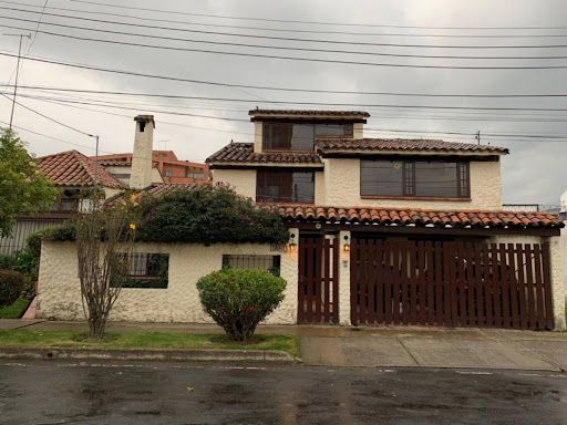 Casa en venta Cundinamarca Bogotá Santa Barbara Central 292 m2 Habitaciones 3 Baños 3 Garajes 2 Precio $1347000000