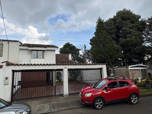 Casa en venta Cundinamarca Bogotá Prado Veraniego Sur 215 m2 Habitaciones 4 Baños 3 Garajes 2 Precio $1300000000