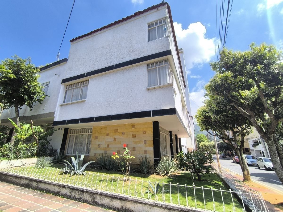 Casa en venta Santander Bucaramanga Mercedes 310 m2 Habitaciones 6 Baños 4 Garajes 2 Precio $850000000