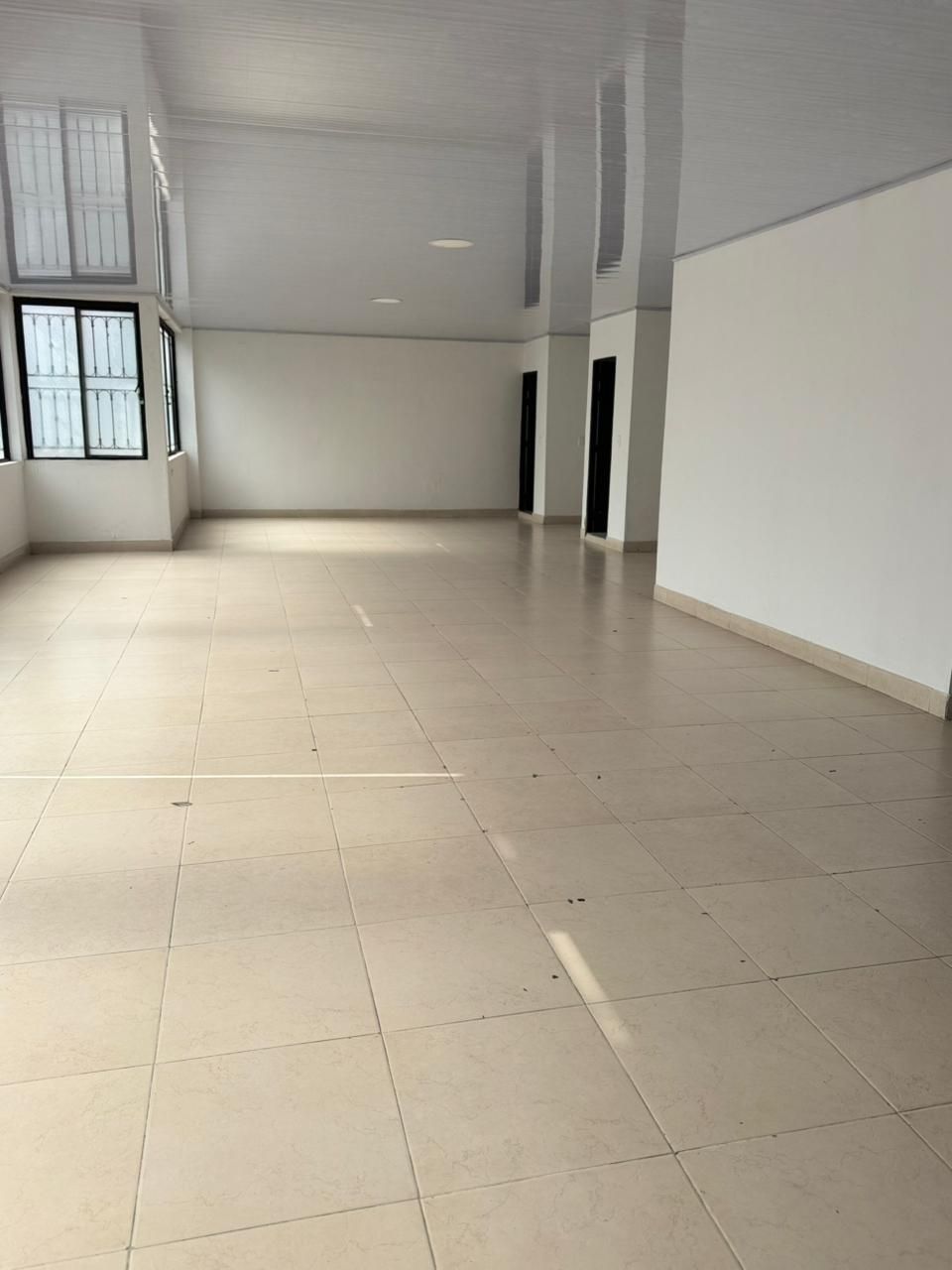 Local en arriendo Tolima Ibagué Cr Tejares 300 m2 Habitaciones 0 Baños 1 Garajes 0 Precio $3000000