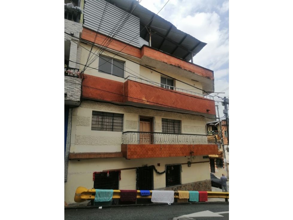 Apartaestudio en venta Antioquia Medellín Gerona 270 m2 Habitaciones 9 Baños 3 Garajes 0 Precio $750000000