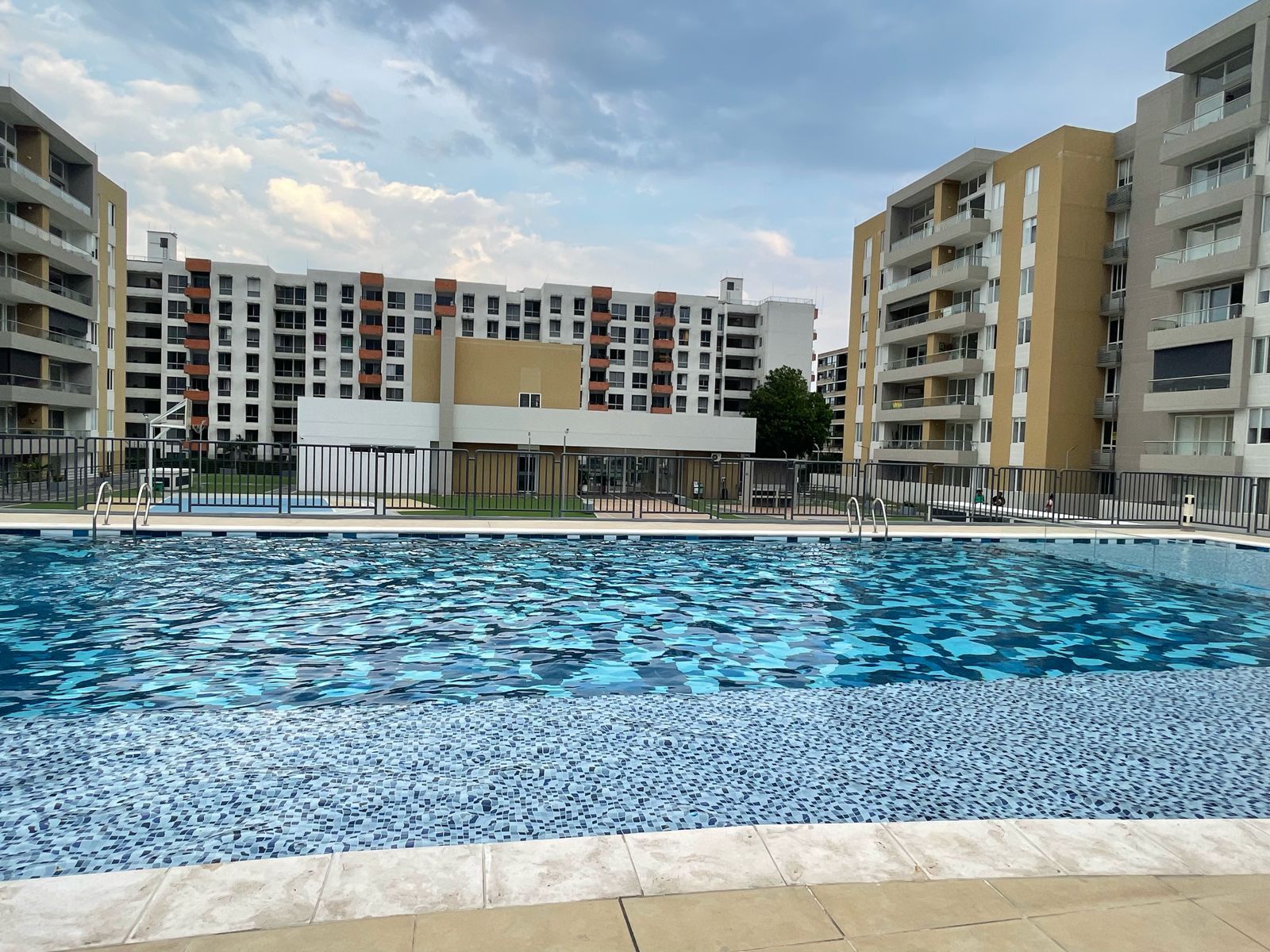 Apartamento en venta Valle Del Cauca Cali Conjunto Residencial Punta Del Este 95 m2 Habitaciones 3 Baños 3 Garajes 2 Precio $490000000