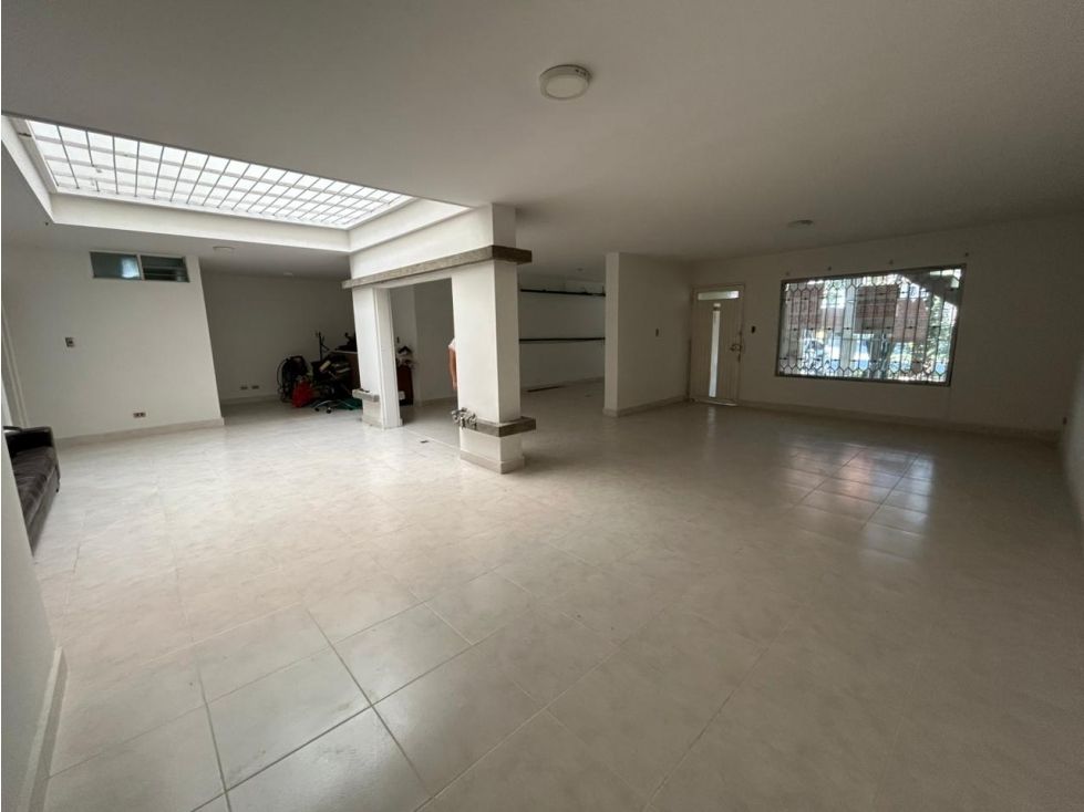 Casa en arriendo Antioquia Medellín La Castellana 300 m2 Habitaciones 4 Baños 3 Garajes 1 Precio $8000000