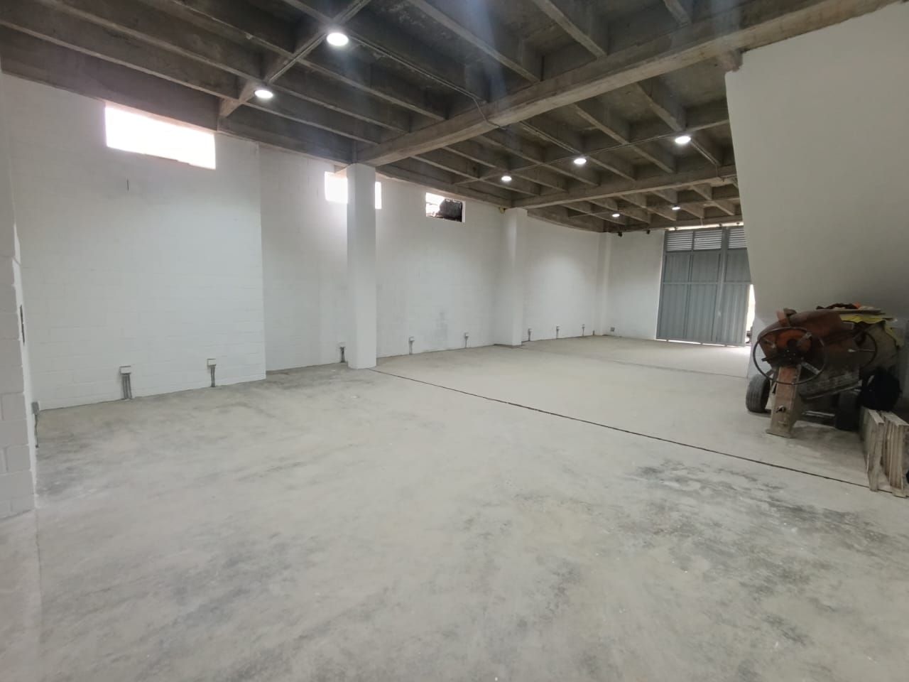 Bodega en arriendo Antioquia Medellín Enciso 220 m2 Habitaciones 0 Baños 1 Garajes 4 Precio $11500000