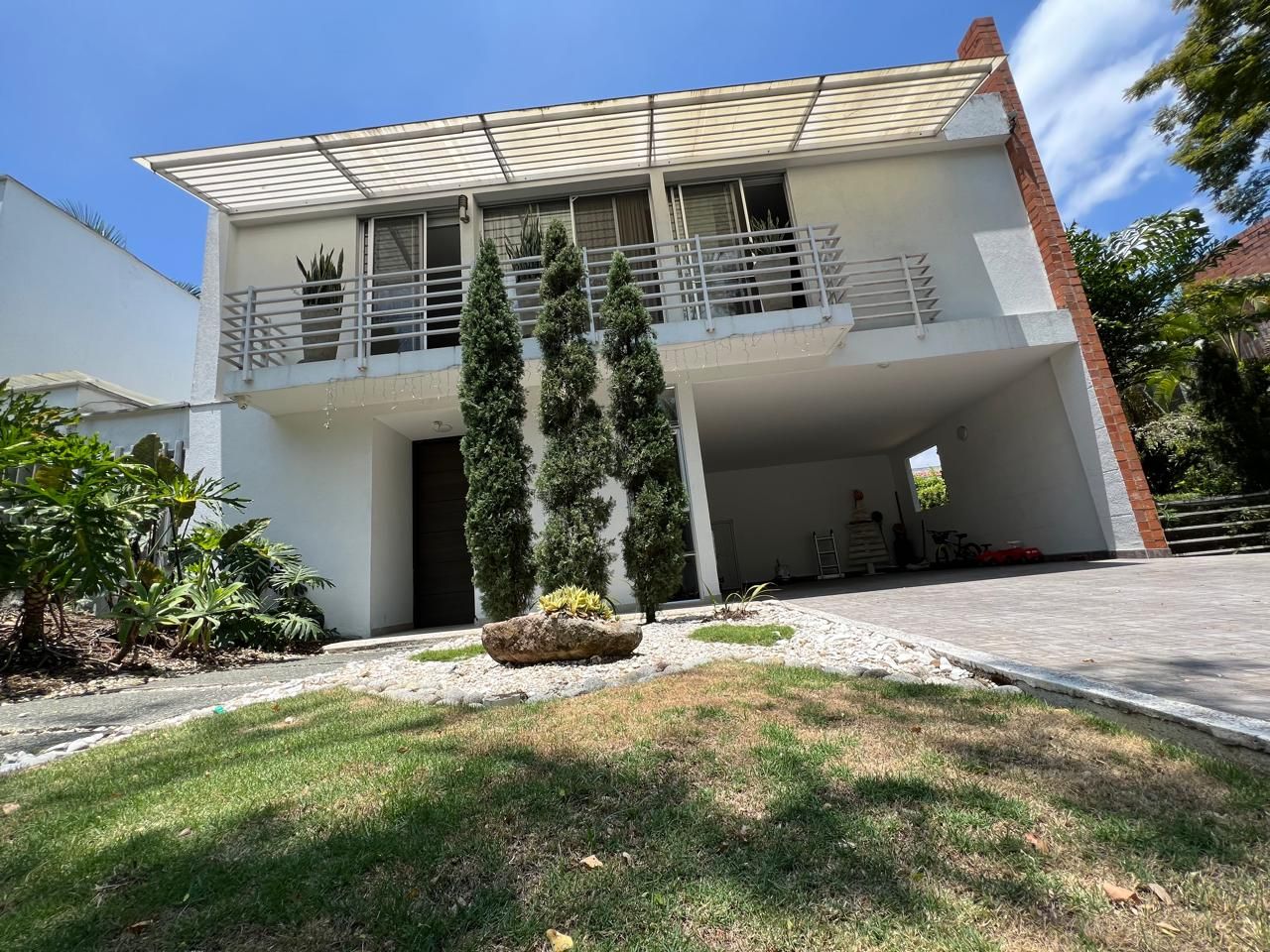 Casa en venta Valle Del Cauca Cali Parcelaciones Pance 195 m2 Habitaciones 3 Baños 4 Garajes 4 Precio $1400000000