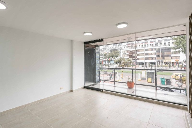 Local en venta Cundinamarca Bogotá Santa Barbara Occidental 32 m2 Habitaciones 0 Baños 0 Garajes 0 Precio $400000000