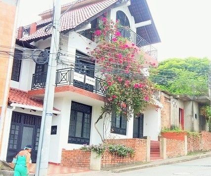 Casa en arriendo Cundinamarca Girardot Miraflores 223 m2 Habitaciones 3 Baños 4 Garajes 2 Precio $2150000