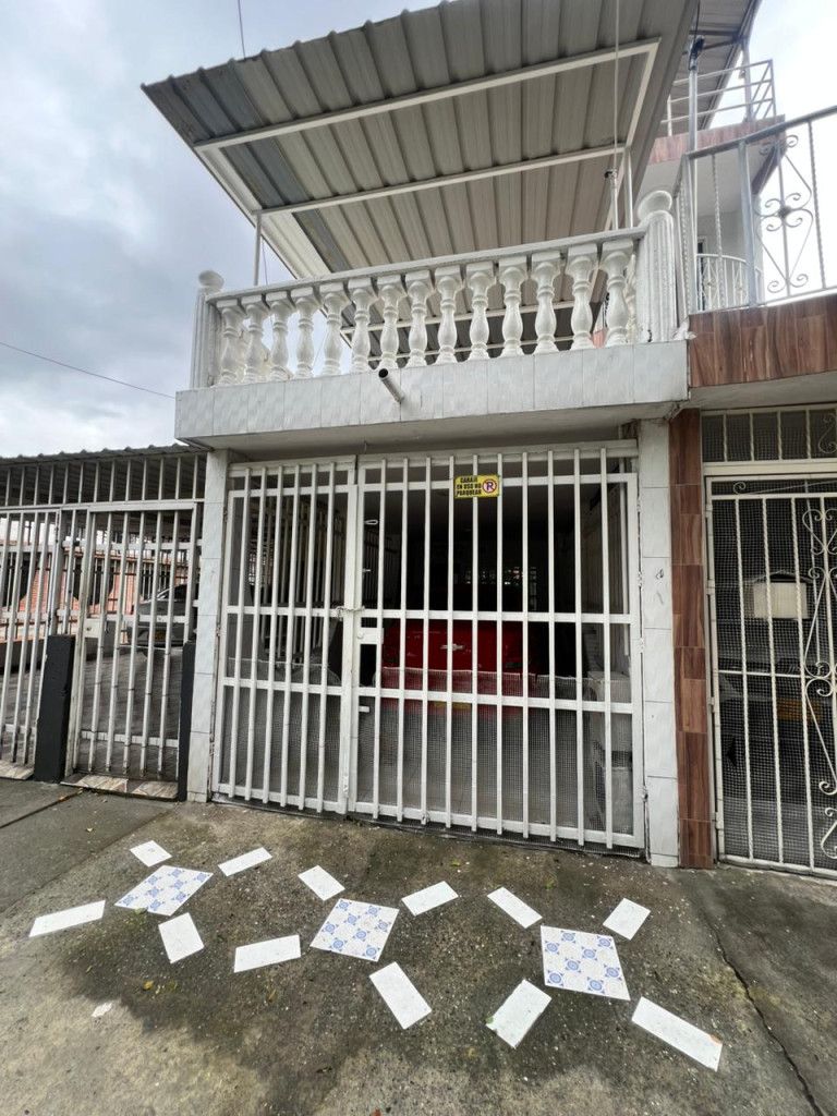 Casa en venta Valle Del Cauca Cali Torres De Confandi 120 m2 Habitaciones 5 Baños 3 Garajes 1 Precio $350000000