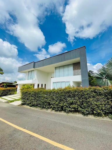 Casa en arriendo Risaralda Pereira Pereira 427 m2 Habitaciones 5 Baños 5 Garajes 2 Precio $9550000
