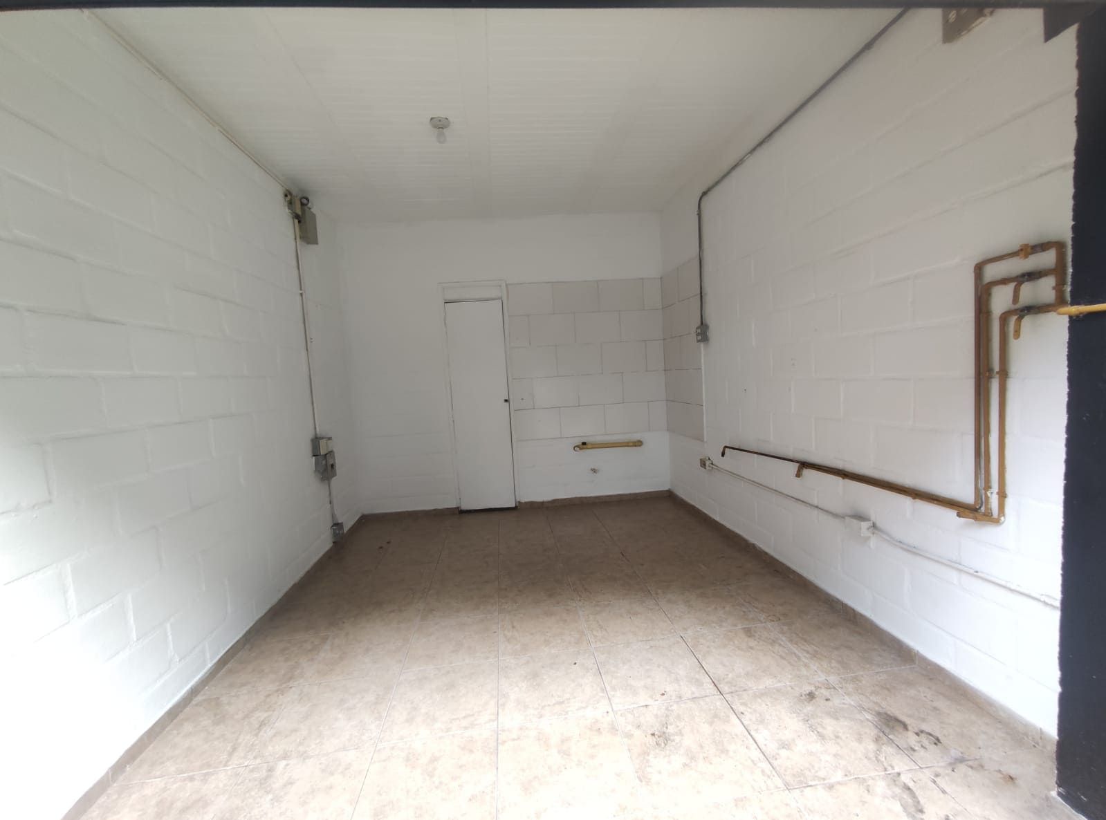 Local en arriendo Antioquia Envigado Milán - Vallejuelos 15 m2 Habitaciones 0 Baños 1 Garajes 0 Precio $2500000