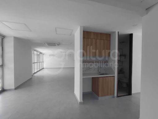 Oficina en arriendo Antioquia Medellín Los Balsos No2 180 m2 Habitaciones 0 Baños 2 Garajes 5 Precio $22015000
