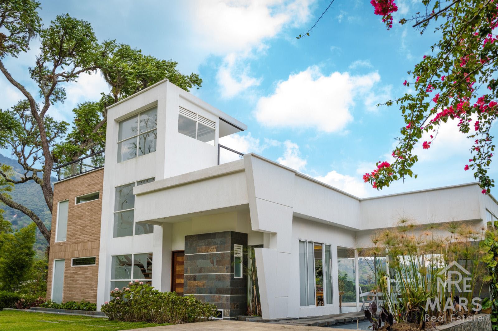 Casa en arriendo Valle Del Cauca Yumbo Yumbo 420 m2 Habitaciones 4 Baños 6 Garajes 6 Precio $12000000