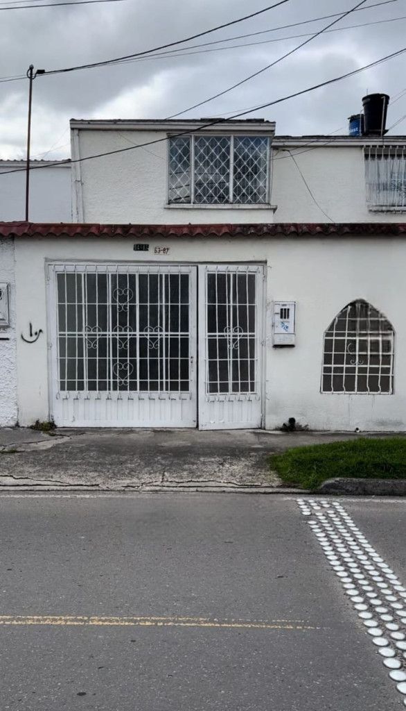 Casa en venta Cundinamarca Bogotá Villa Luz 173 m2 Habitaciones 6 Baños 5 Garajes 3 Precio $710000000