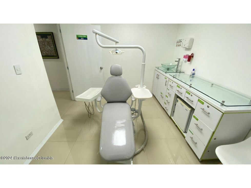 Consultorio en arriendo Valle Del Cauca Cali El Cedro 12 m2 Habitaciones 0 Baños 2 Garajes 0 Precio $1200000