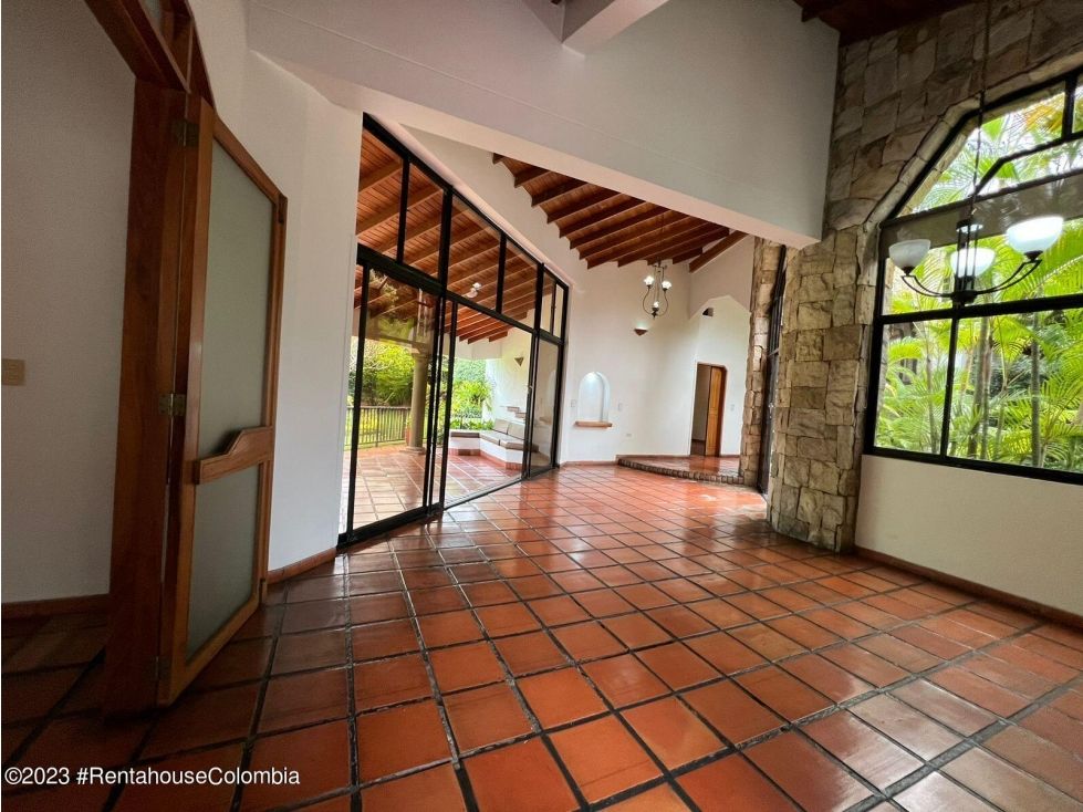 Casa en venta Cundinamarca Bogotá Girardot 248 m2 Habitaciones 4 Baños 4 Garajes 4 Precio $1000000000