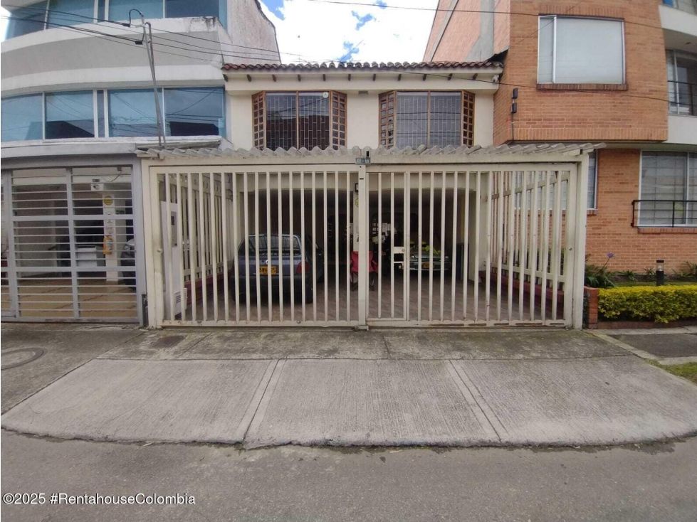 Casa en venta Cundinamarca Bogotá Mónaco 240 m2 Habitaciones 3 Baños 3 Garajes 4 Precio $860000000