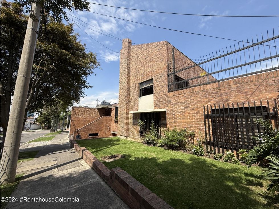 Casa en venta Cundinamarca Bogotá Santa Barbara Alta 216 m2 Habitaciones 3 Baños 4 Garajes 2 Precio $2060000000