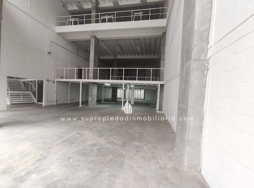 Local en arriendo Antioquia Medellín Carpinelo 1268 m2 Habitaciones 0 Baños 2 Garajes 10 Precio $85000000