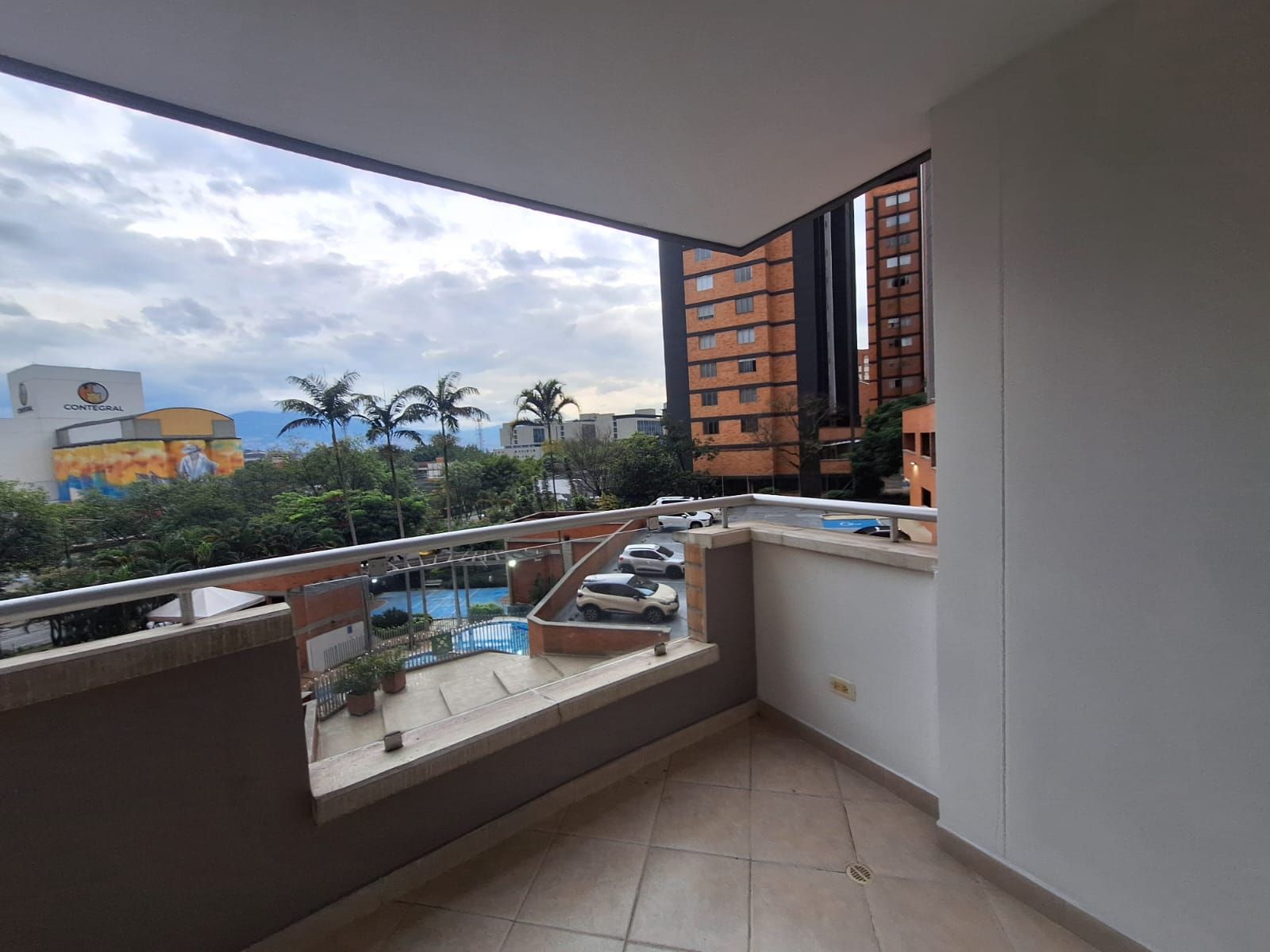 Apartamento en arriendo Antioquia Envigado Orense 100 m2 Habitaciones 3 Baños 2 Garajes 2 Precio $4300000