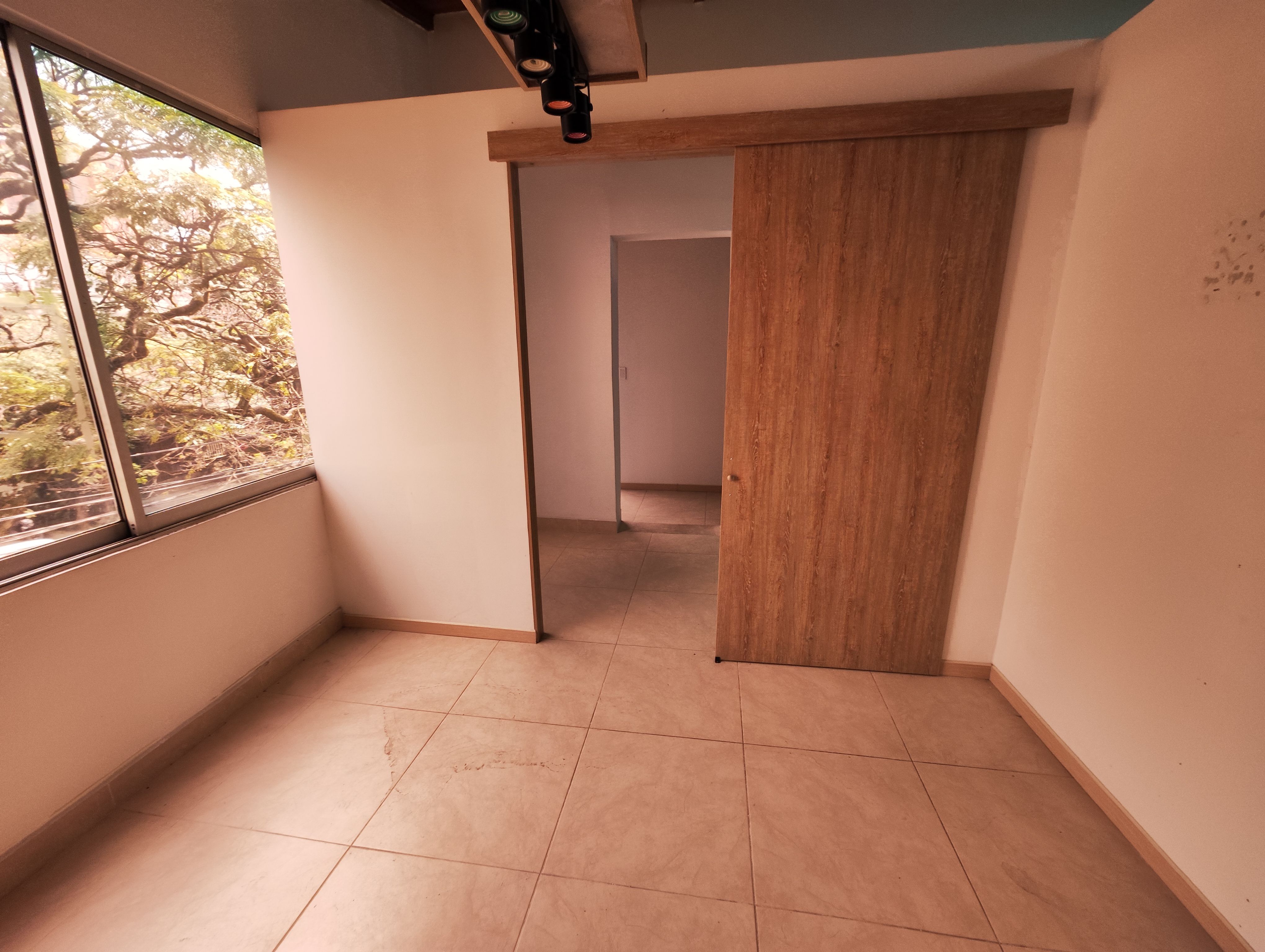 Oficina en arriendo Antioquia Medellín Suramericana 70 m2 Habitaciones 0 Baños 0 Garajes 0 Precio $4000000