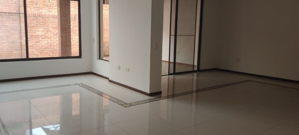 Casa en venta Valle Del Cauca Cali Urbanización San Joaquín 175 m2 Habitaciones 4 Baños 3 Garajes 4 Precio $780000000