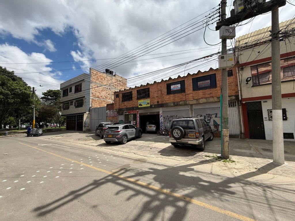 Bodega en arriendo Cundinamarca Bogotá Villa Luz 444 m2 Habitaciones 0 Baños 4 Garajes 2 Precio $5500000