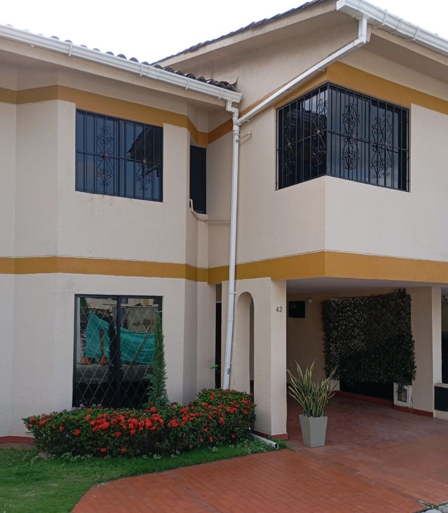 Casa en venta Valle Del Cauca Cali Sector La Luisa Bella Suiza 220 m2 Habitaciones 4 Baños 3 Garajes 2 Precio $750000000