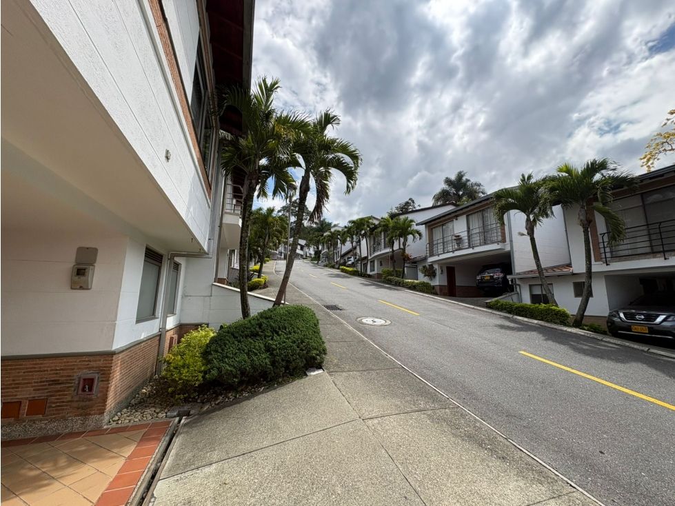 Casa en venta Antioquia Envigado Loma Del Atravesado 218 m2 Habitaciones 3 Baños 3 Garajes 2 Precio $1600000000