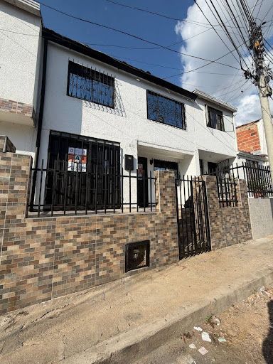 Casa en arriendo Santander Floridablanca Urbanizacion Niza 160 m2 Habitaciones 5 Baños 4 Garajes 0 Precio $3500000