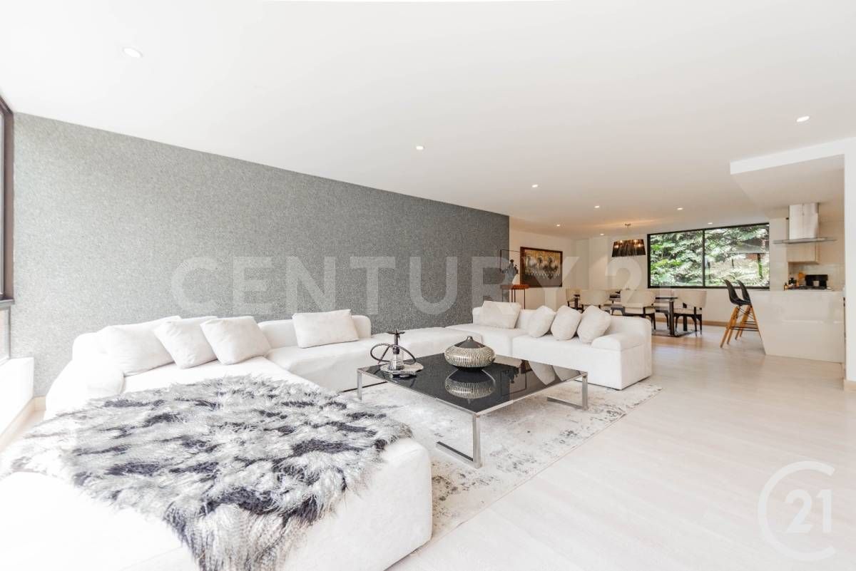Apartamento en arriendo Antioquia Medellín San Lucas 230 m2 Habitaciones 3 Baños 3 Garajes 2 Precio $12000000