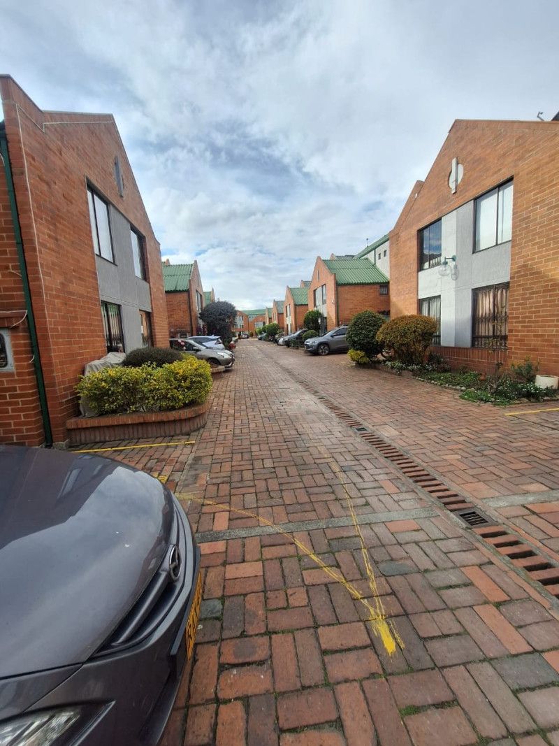 Casa en venta Cundinamarca Bogotá Cr Quintas De Santa Barbara Et Iv 70 m2 Habitaciones 4 Baños 2 Garajes 0 Precio $350000000