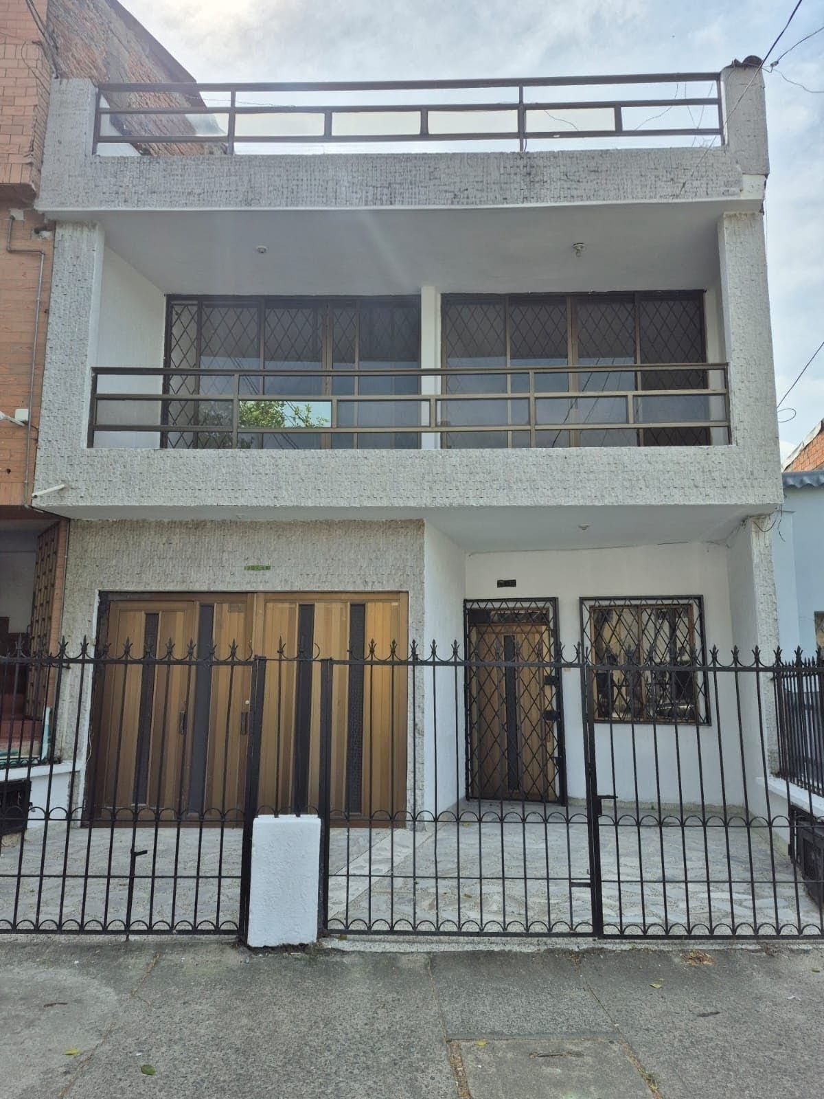 Casa en venta Valle Del Cauca Cali El Cedro 300 m2 Habitaciones 7 Baños 5 Garajes 2 Precio $480000000