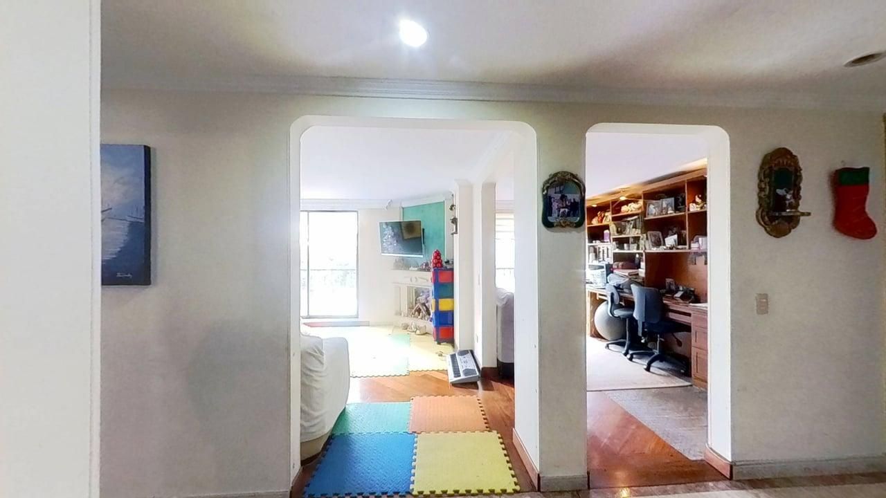 Inmuebles en Remate Apartamento en venta Cundinamarca Bogotá El Batan 137 m2 Habitaciones 3 Baños 4 Garajes 2 Precio $785000000